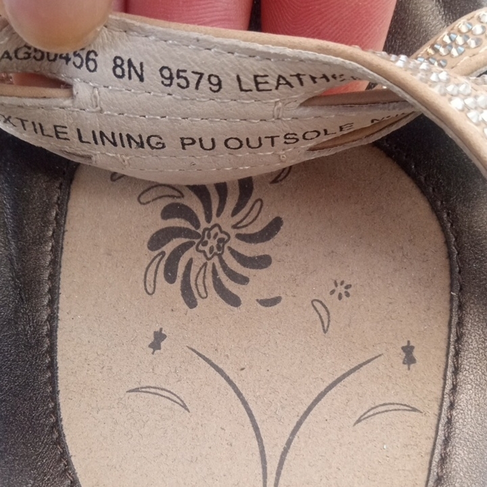 Abeo Women's Tan Strappy Rhinestone Sandals, Size 8 - Picture 11 of 11